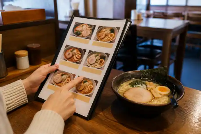 【背脂・ガッツリ・味噌系】食べ応え抜群の人気店&隠れた名店の内容を確認する場面を伝えるイメージ画像