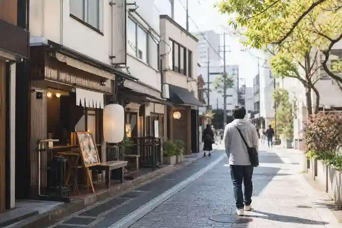 ロードサイド&深夜営業も!車で立ち寄りやすい松戸のラーメン店の内容を確認する場面を伝えるイメージ画像