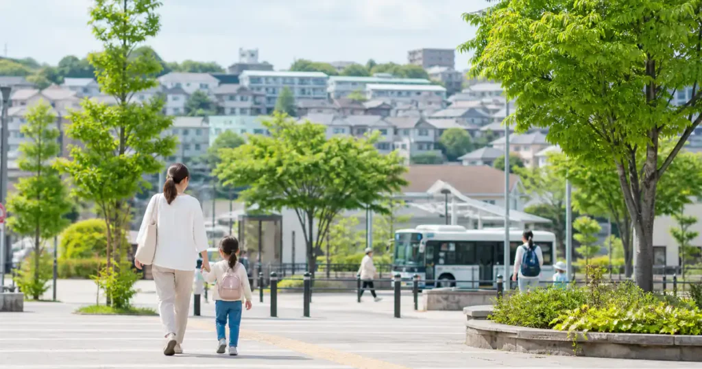 流山市の子育て支援と住みやすさ徹底ガイド！送迎保育ステーションや共働き世帯へのサポート実態をイメージしたアイキャッチ