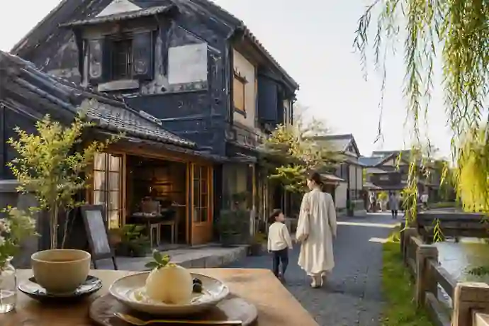 流山本町の古民家カフェで白みりん料理を選ぶ家族の食事風景