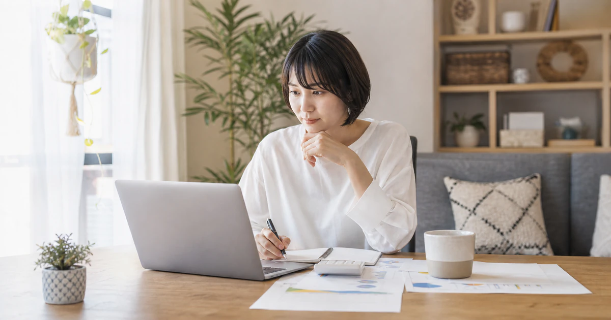 フリーランスの就業不能保険・所得補償保険ガイド!傷病手当金がない個人事業主の選び方と民間保険比較をイメージしたアイキャッチ