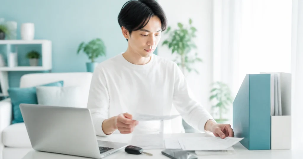 個人事業主の家事按分ガイド！車両費・自宅家賃・通信費の計算基準と仕訳実務をイメージしたアイキャッチ